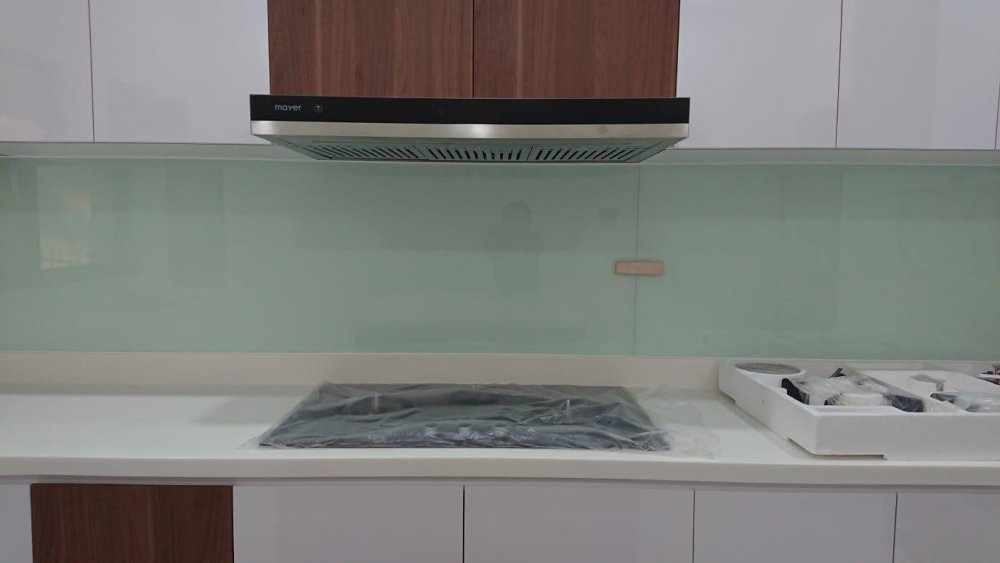 KITCHEN BACK SPLASH MIRROR (3).jpeg